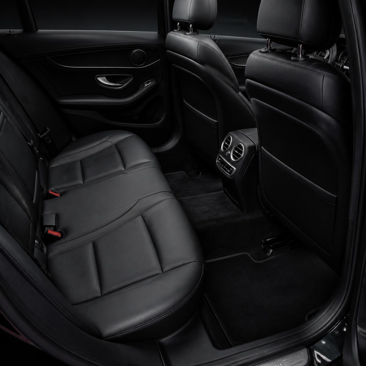 Immaculate detailed leather interior